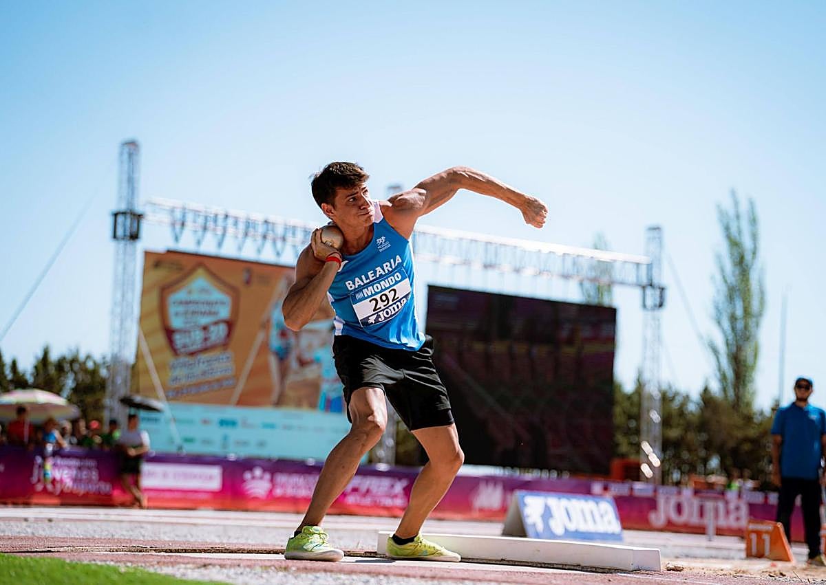 Imagen secundaria 1 - Un alicantino en la élite del atletismo de España