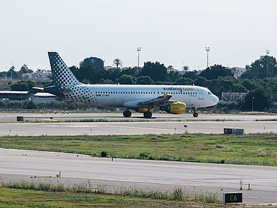 Avión en el aeropuerto de Alicante-Elche.