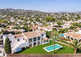 fotografía de Villa Salvia, una villa de estilo mediterráneo con 6 dormitorios y 7 baños, completamente reformada y un precio de 1.145.000€.