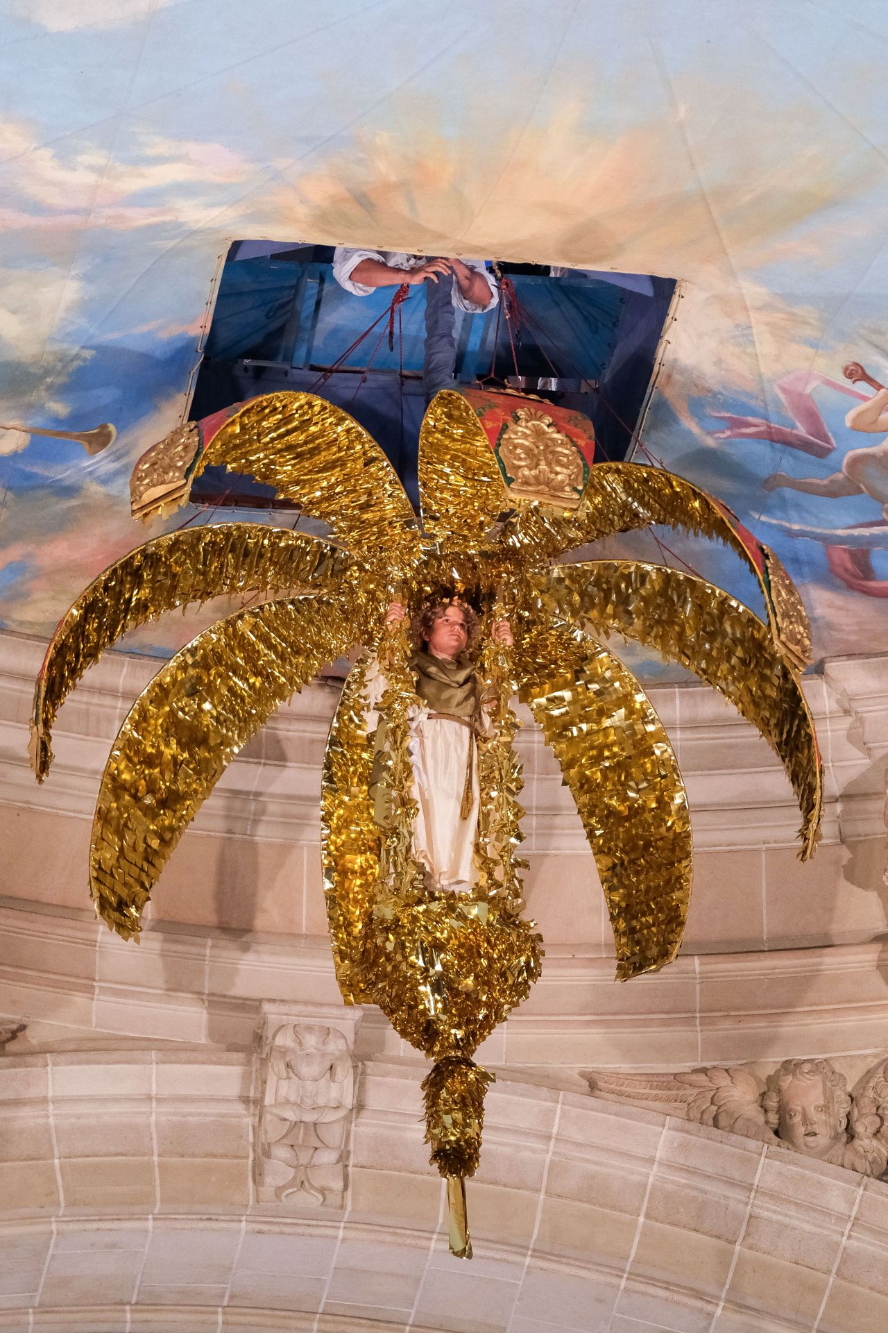 Elche celebra la última representación completa del Misteri antes de la Vespra