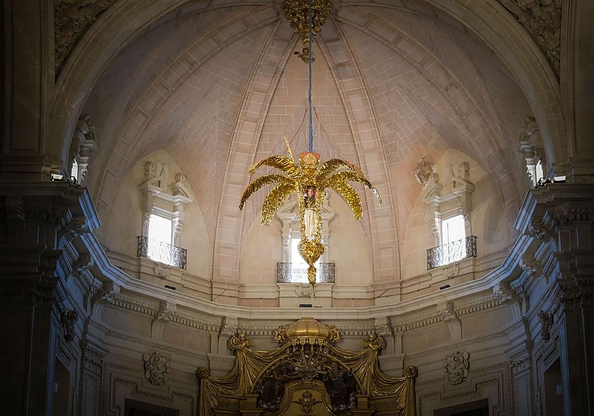 Elche celebra la última representación completa del Misteri antes de la Vespra