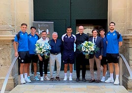 Representación del Hércules a las puertas de la Concatedral de San Nicolás este jueves.