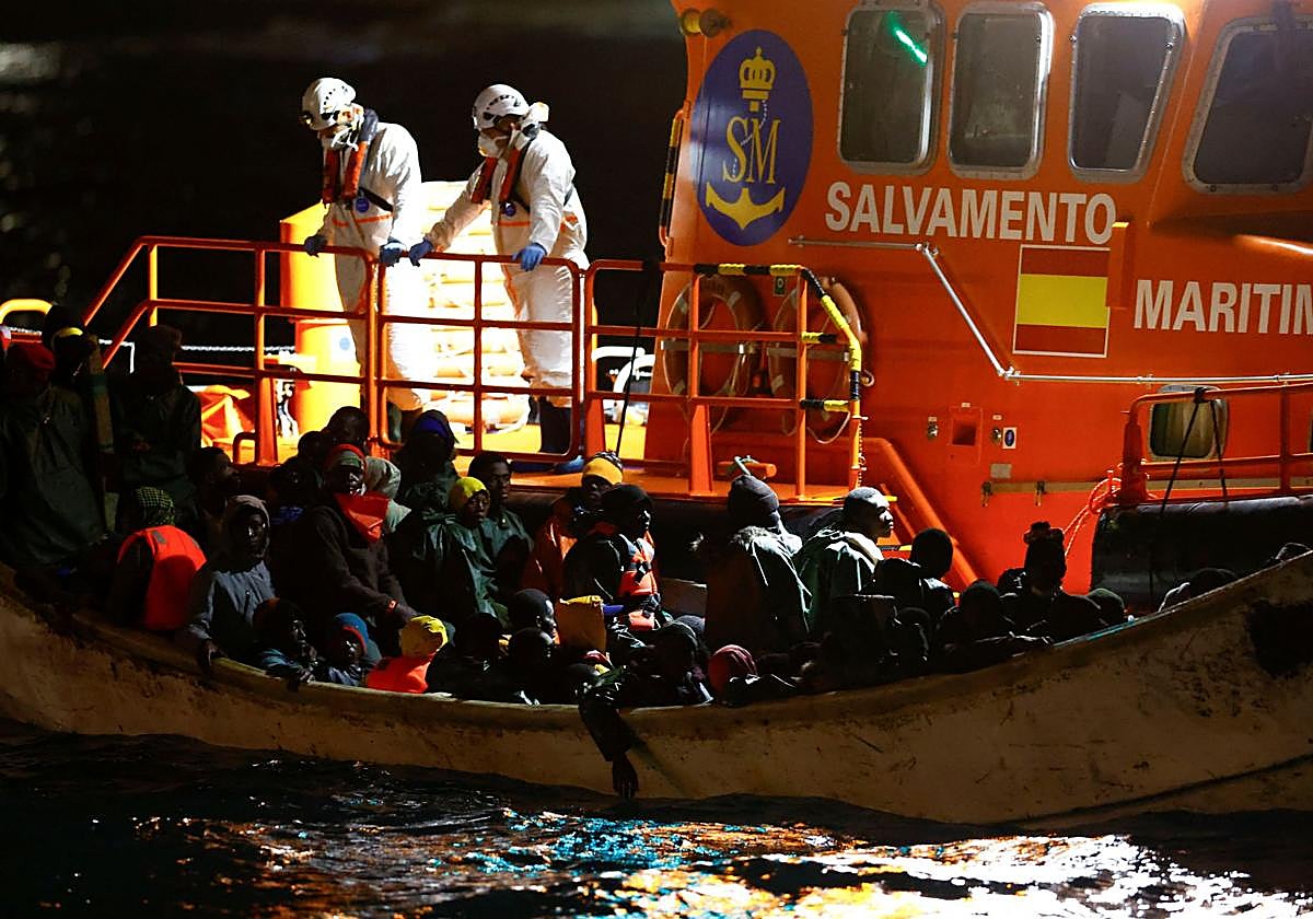 Rescate de una embarcación precaria.