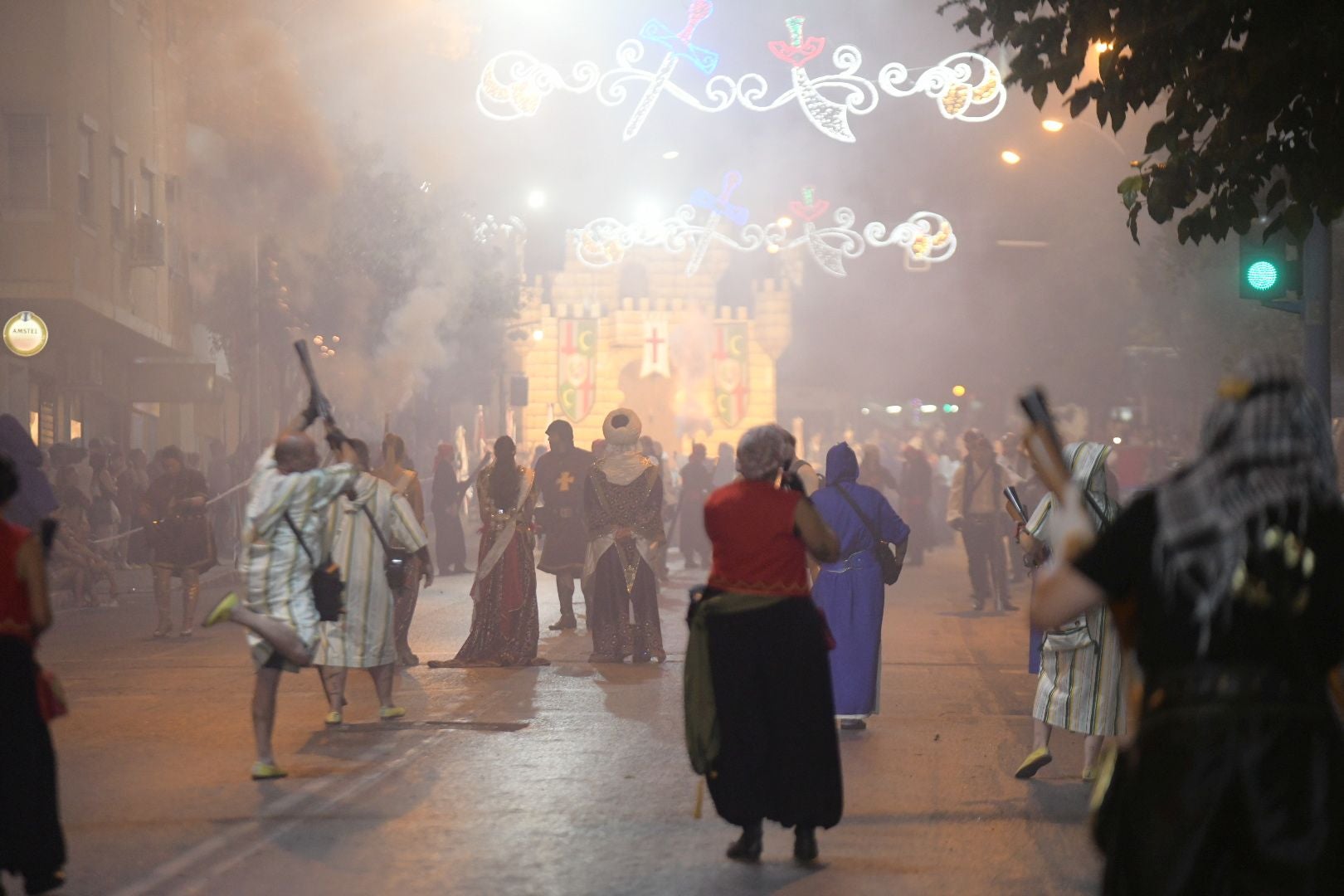 La Embajadada Mora hace vibrar Altozano al ritmo de las marchas
