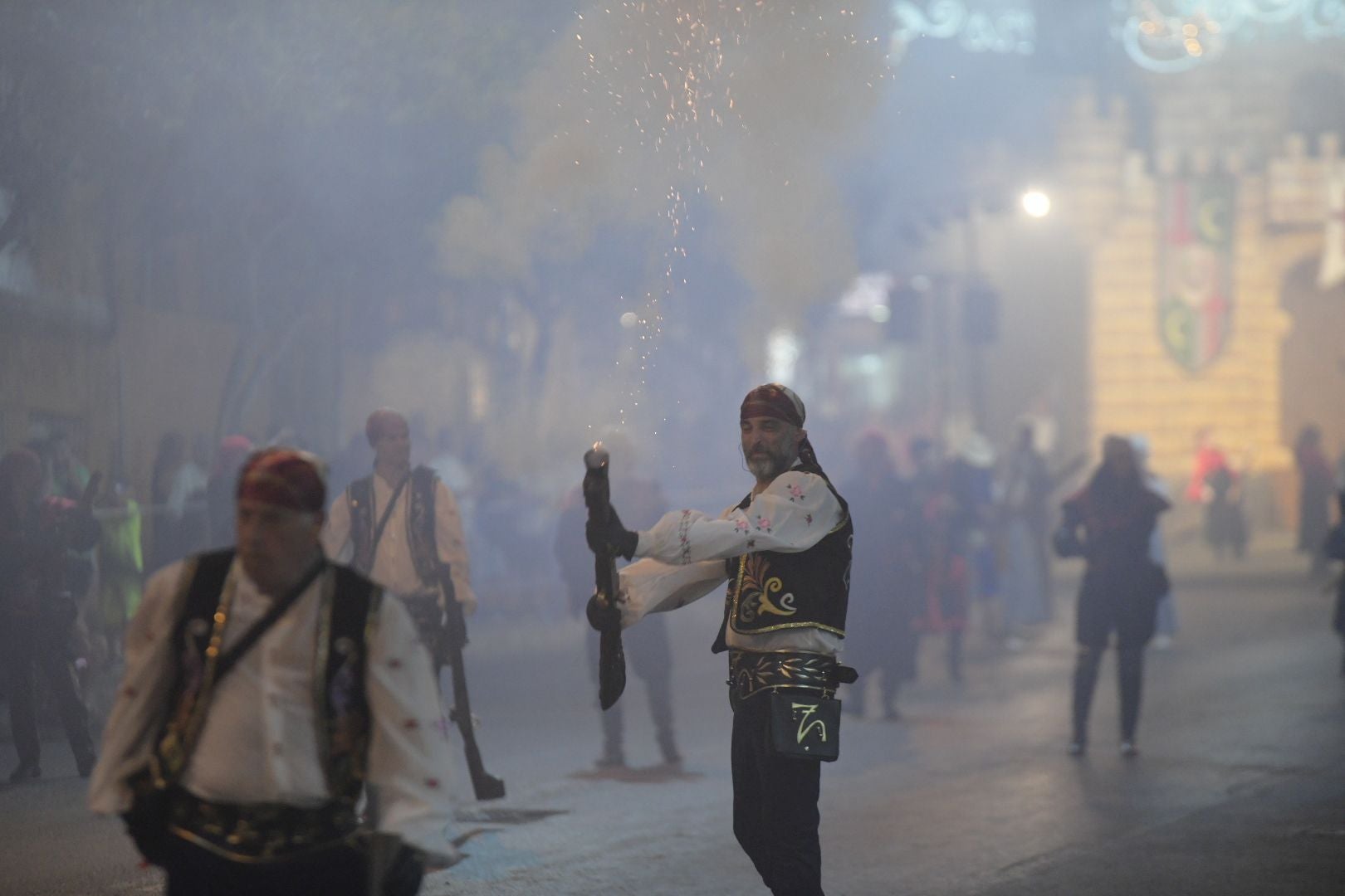 La Embajadada Mora hace vibrar Altozano al ritmo de las marchas
