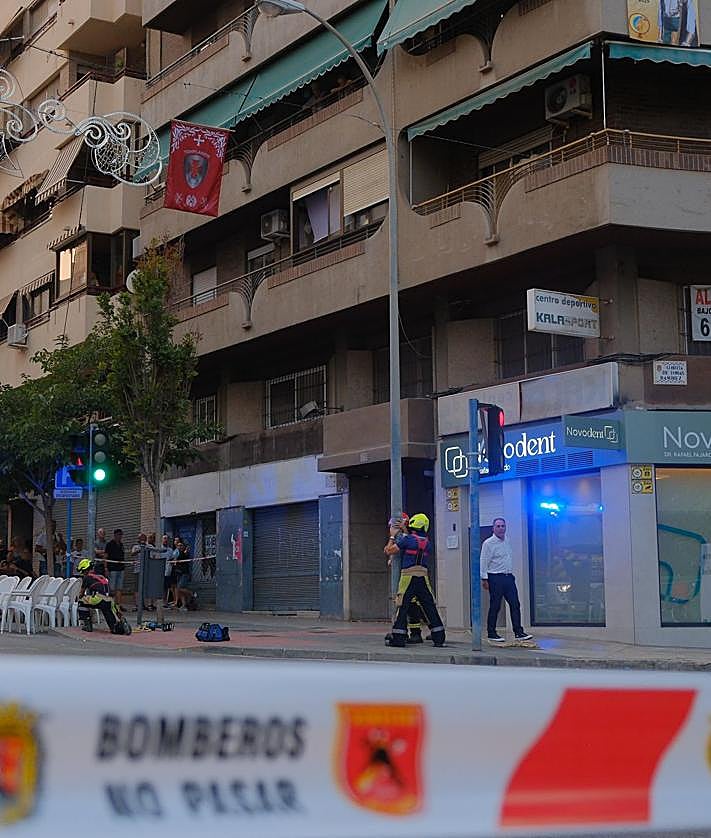 Imagen secundaria 2 - Varios momentos de la acutación de los bomberos. 
