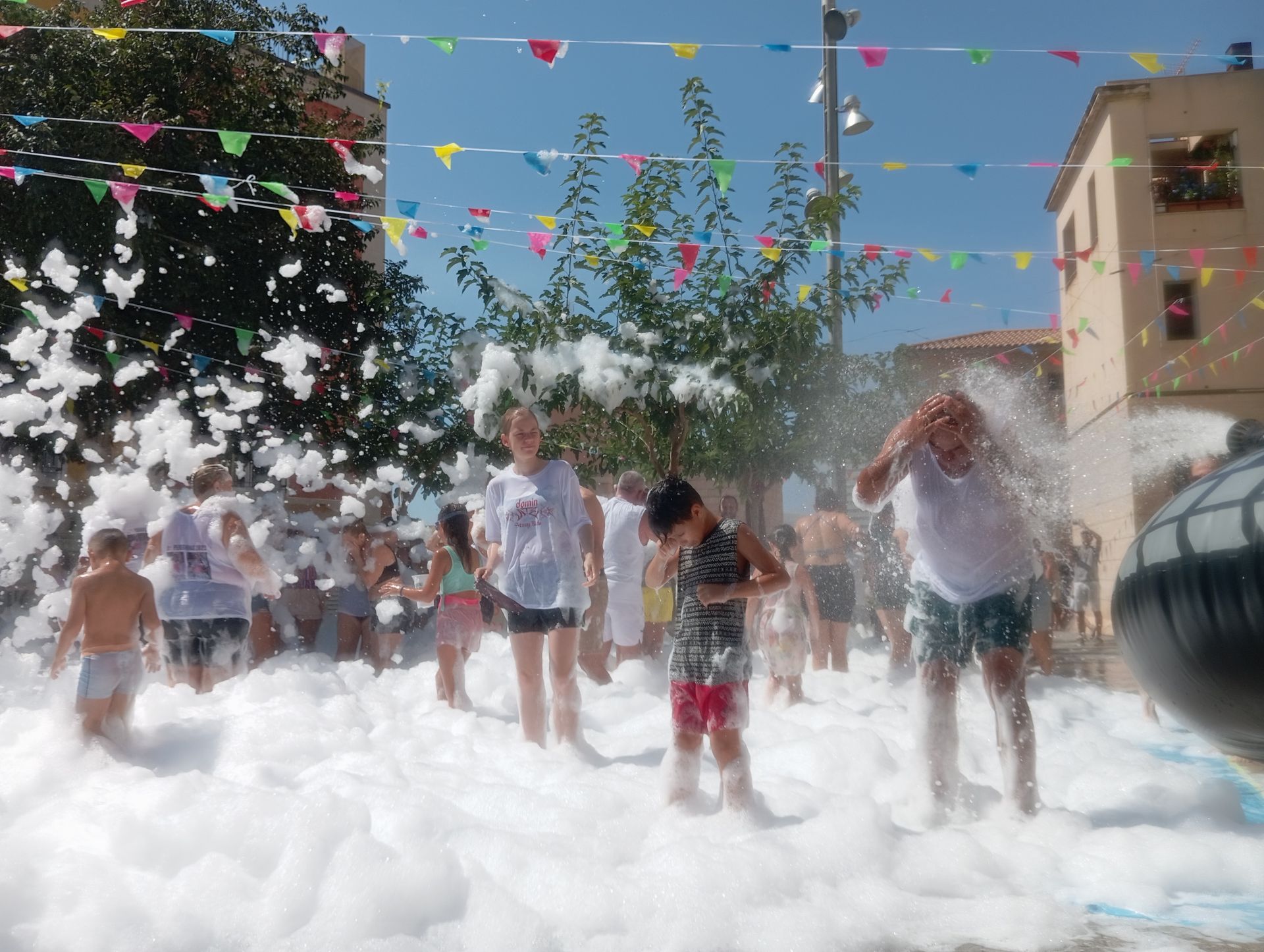Así han vivido en San Roque la tradicional banyà y la fiesta de la espuma