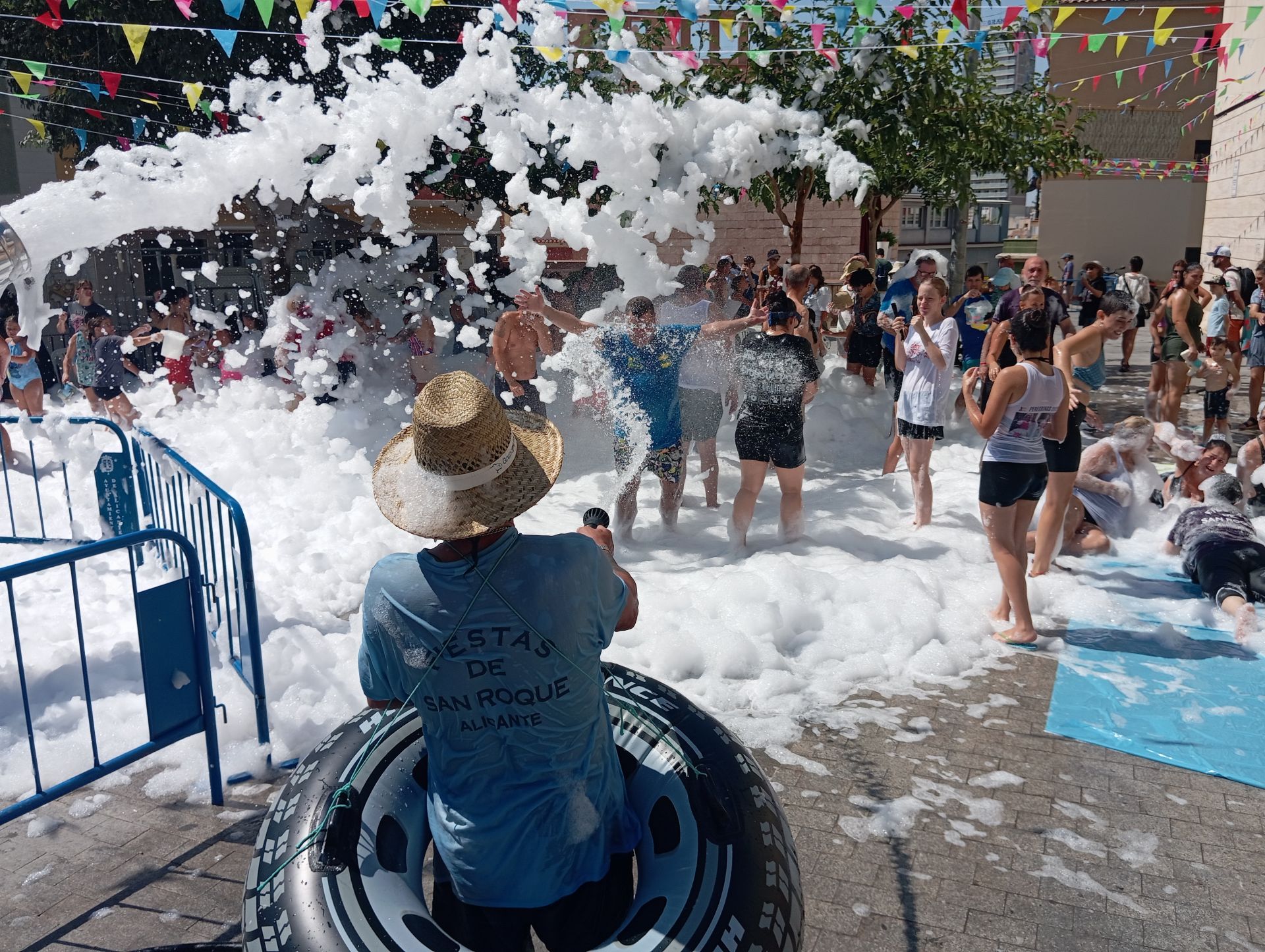 Así han vivido en San Roque la tradicional banyà y la fiesta de la espuma