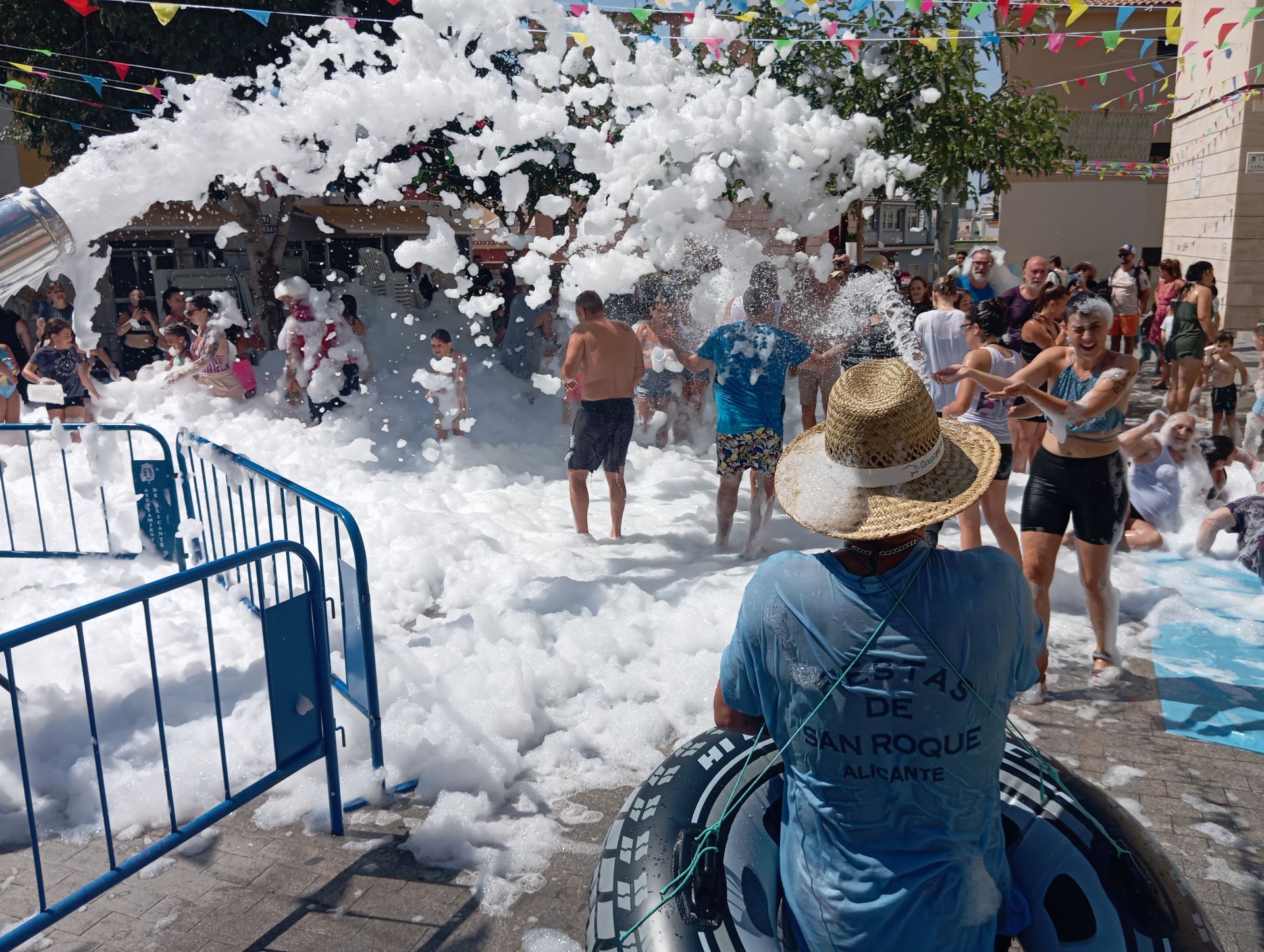 Así han vivido en San Roque la tradicional banyà y la fiesta de la espuma