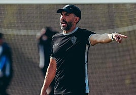 El entrenador del Elche, Eder Sarabia.
