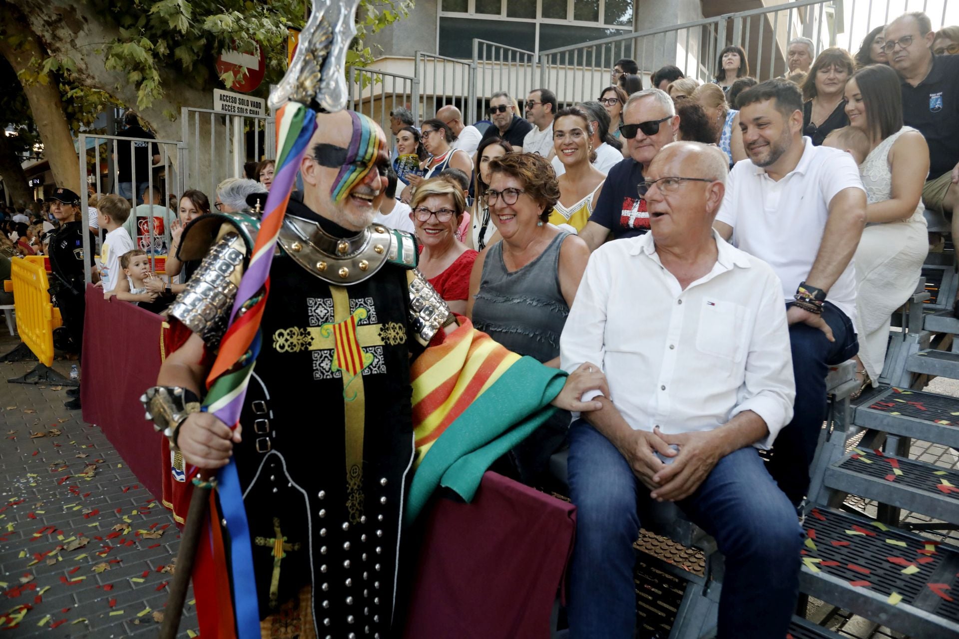 Los Moros y Cristianos de Dénia brillan en su desfile de Gala