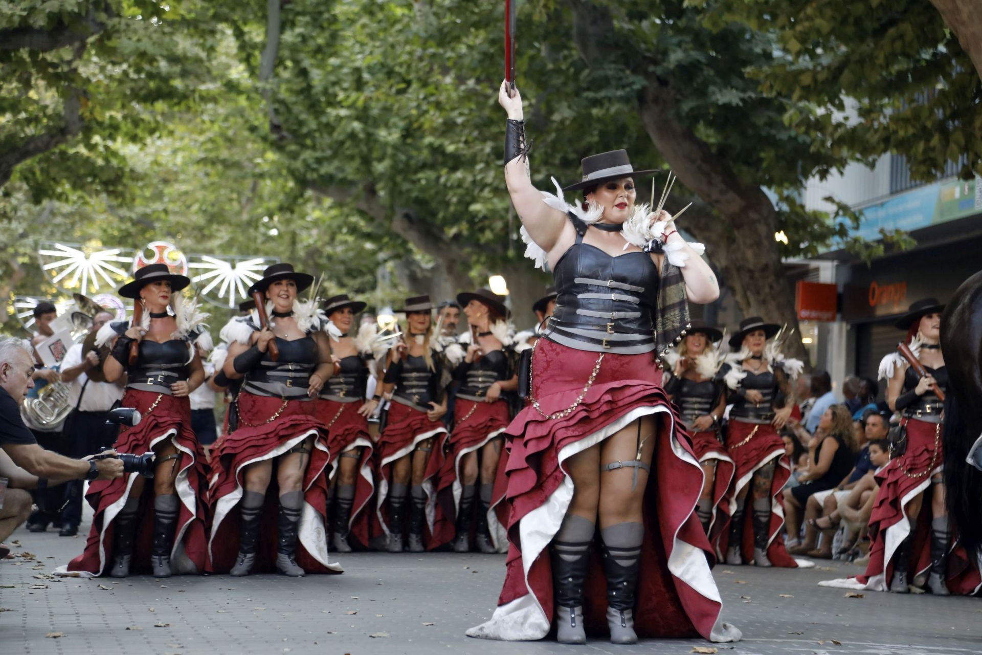 Los Moros y Cristianos de Dénia brillan en su desfile de Gala
