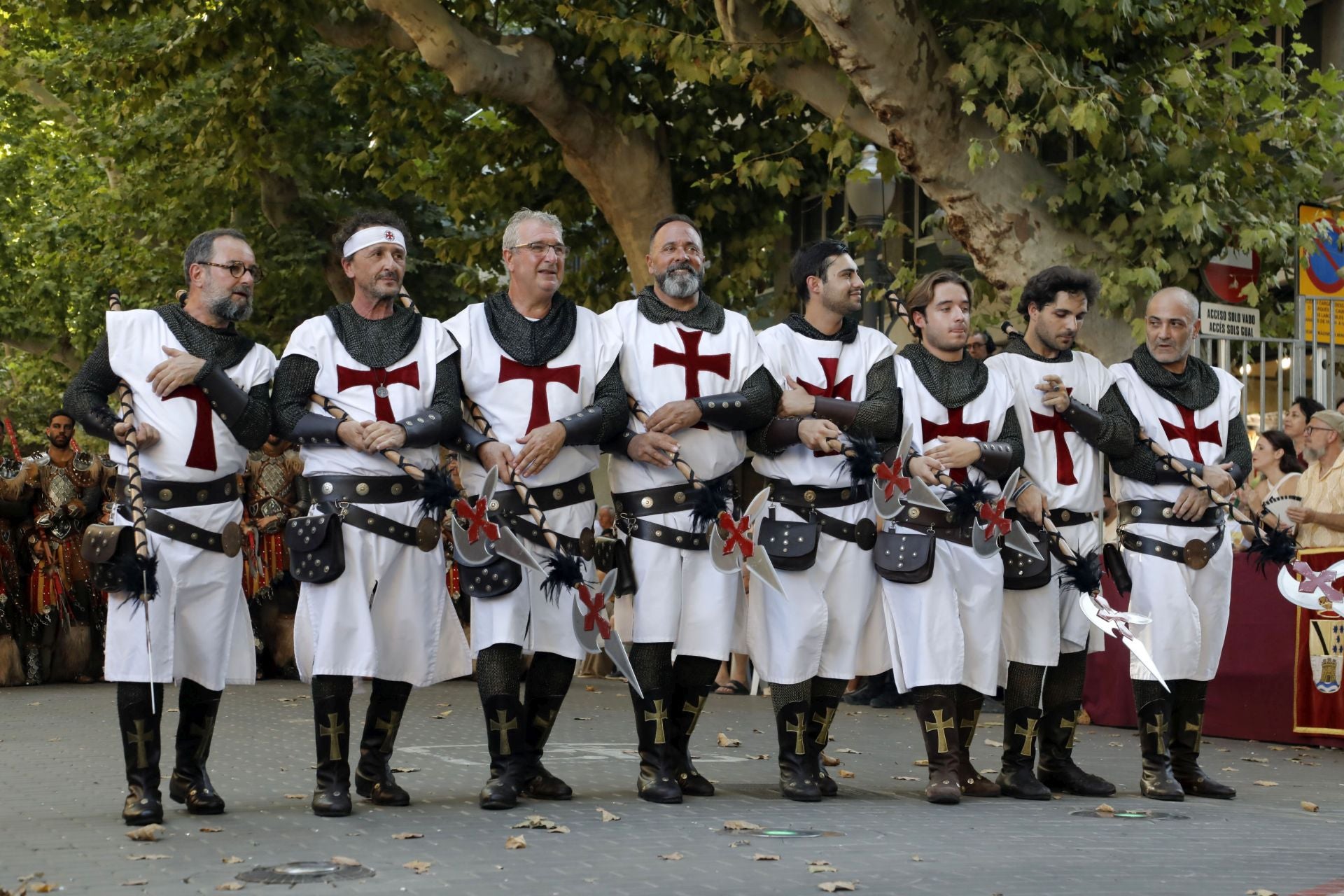 Los Moros y Cristianos de Dénia brillan en su desfile de Gala
