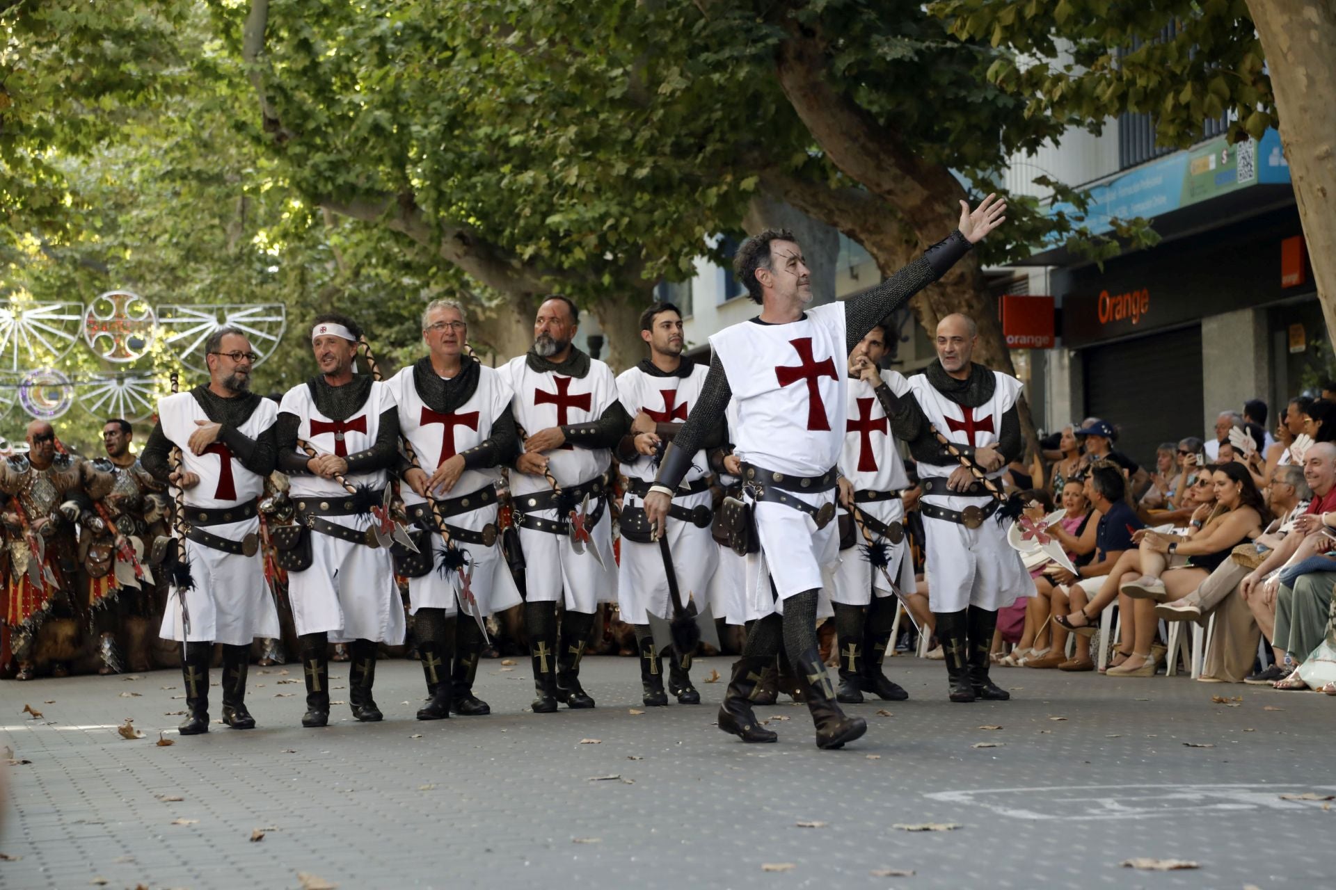 Los Moros y Cristianos de Dénia brillan en su desfile de Gala