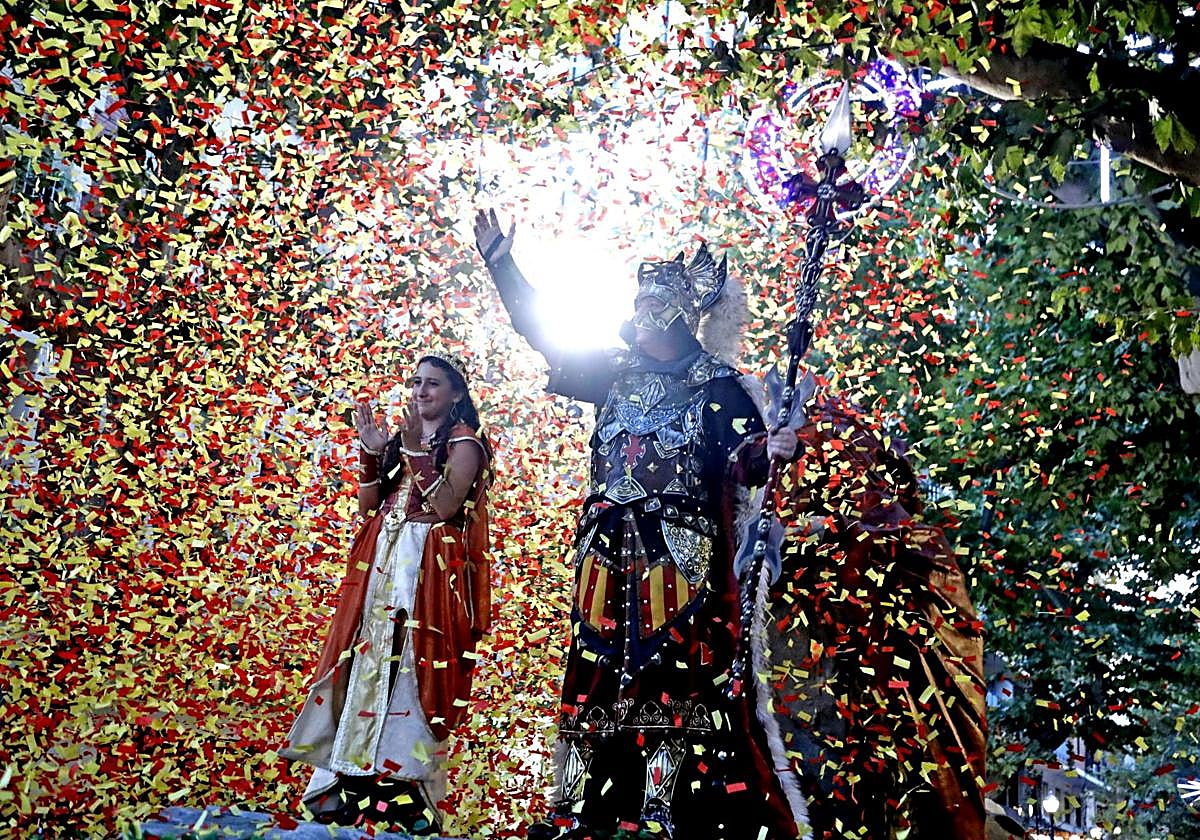 Los Moros y Cristianos de Dénia brillan en su desfile de Gala