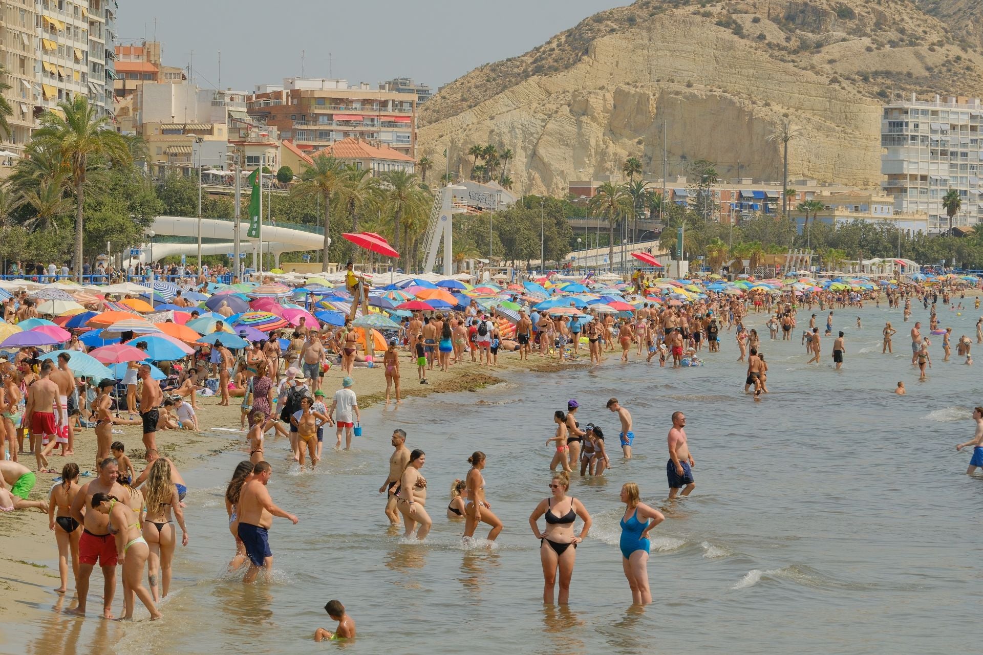 La playa del Postiguet.