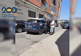 Uno de los detenidos que regentaba este negocio delictivo.