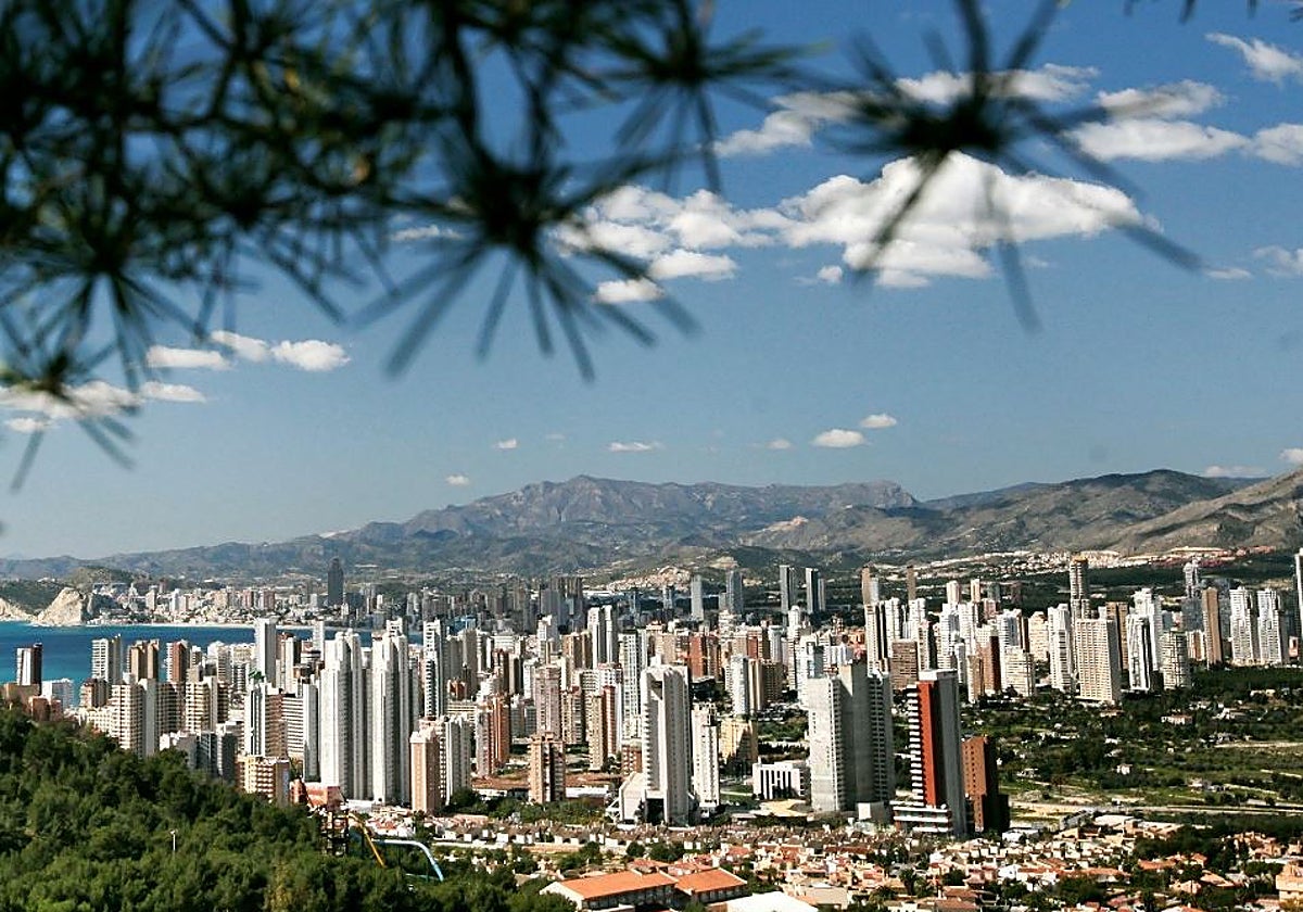 Imagen de Benidorm desde el Parc Natural de la Serra Gelada