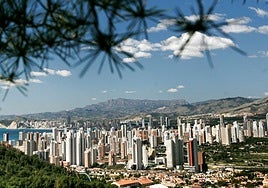 Imagen de Benidorm desde el Parc Natural de la Serra Gelada