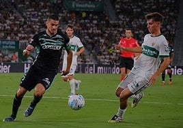 Marc Bartra y Rodri Mendoza, este lunes en el Martínez Valero.