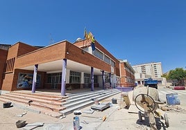 Uno de los colegios eldenses donde se están realizando mejoras.