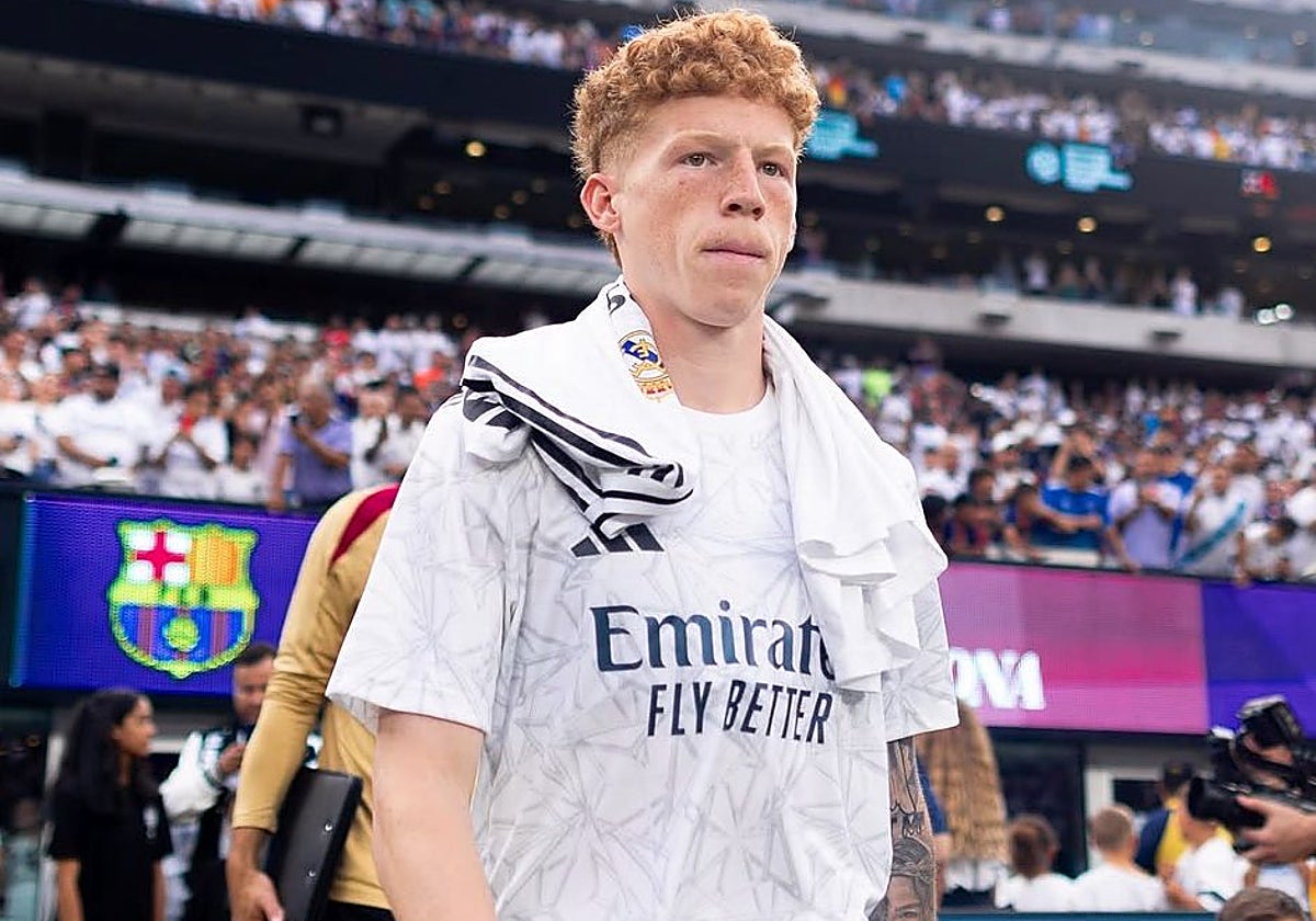 Jeremy de León, antes de un partido del Real Madrid.