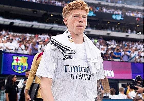 Jeremy de León, antes de un partido del Real Madrid.