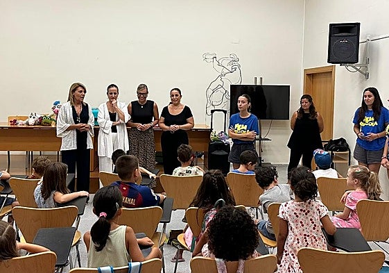 Visita de la consellera Camarero a las instalaciones de la Escuela de Verano de Carcaixent.