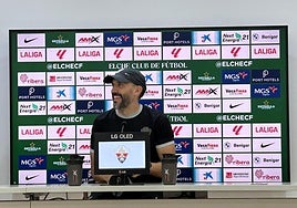 El entrenador del Elche, durante la rueda de prensa previa al duelo frente al Atlético de Madrid en el Metropolitano.