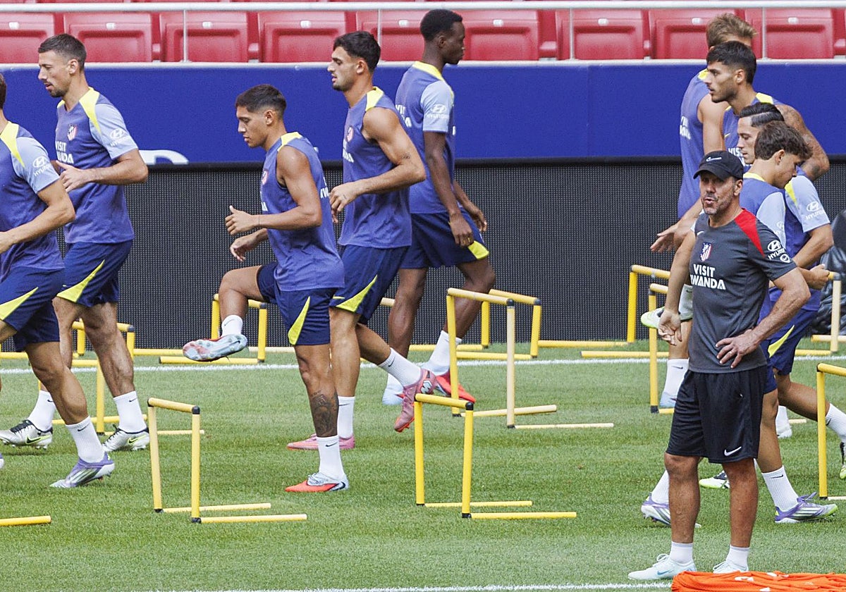 El Cholo Simeone, durante un entrenamiento con el Atlético de Madrid.