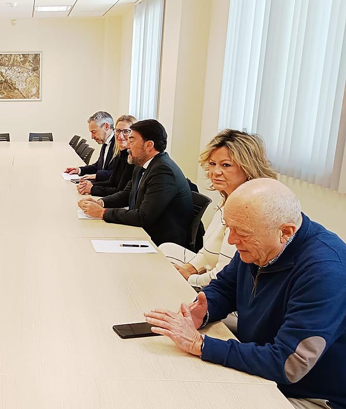 Imagen secundaria 2 - Imagenes de archivo de actividades de la ADL. 