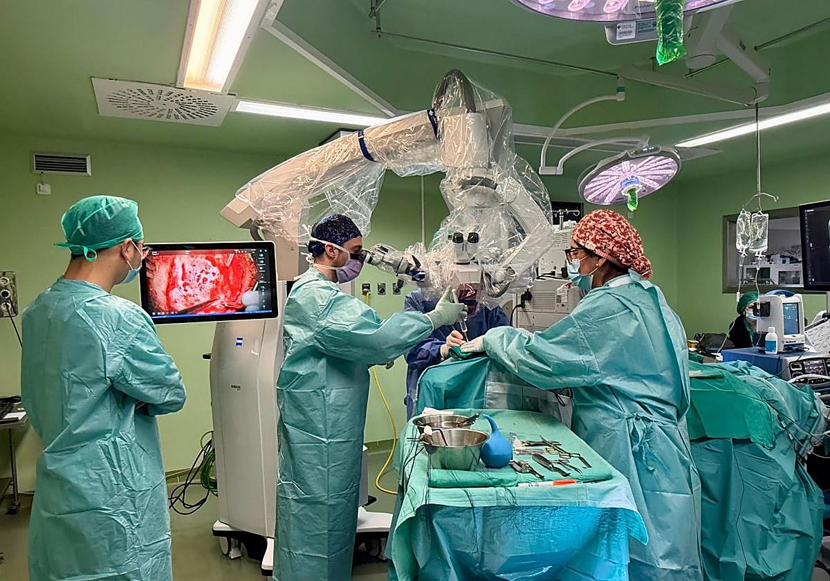 Nuevo microscopio en el Hospital General de Alicante.