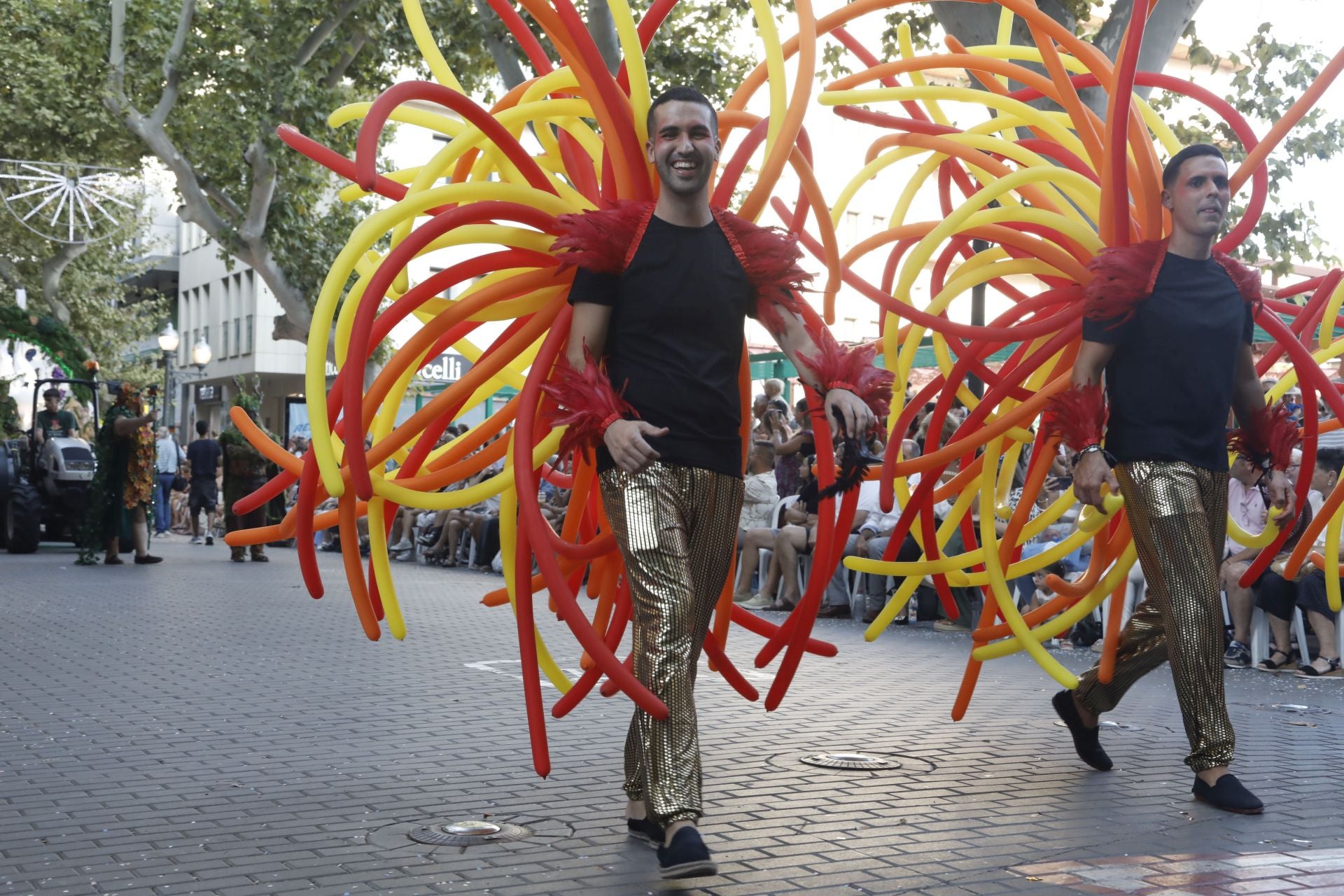 El desfile de carrozas de Dénia, en imágenes