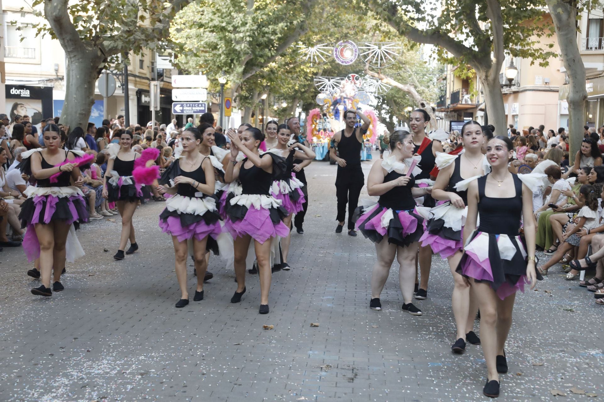 El desfile de carrozas de Dénia, en imágenes