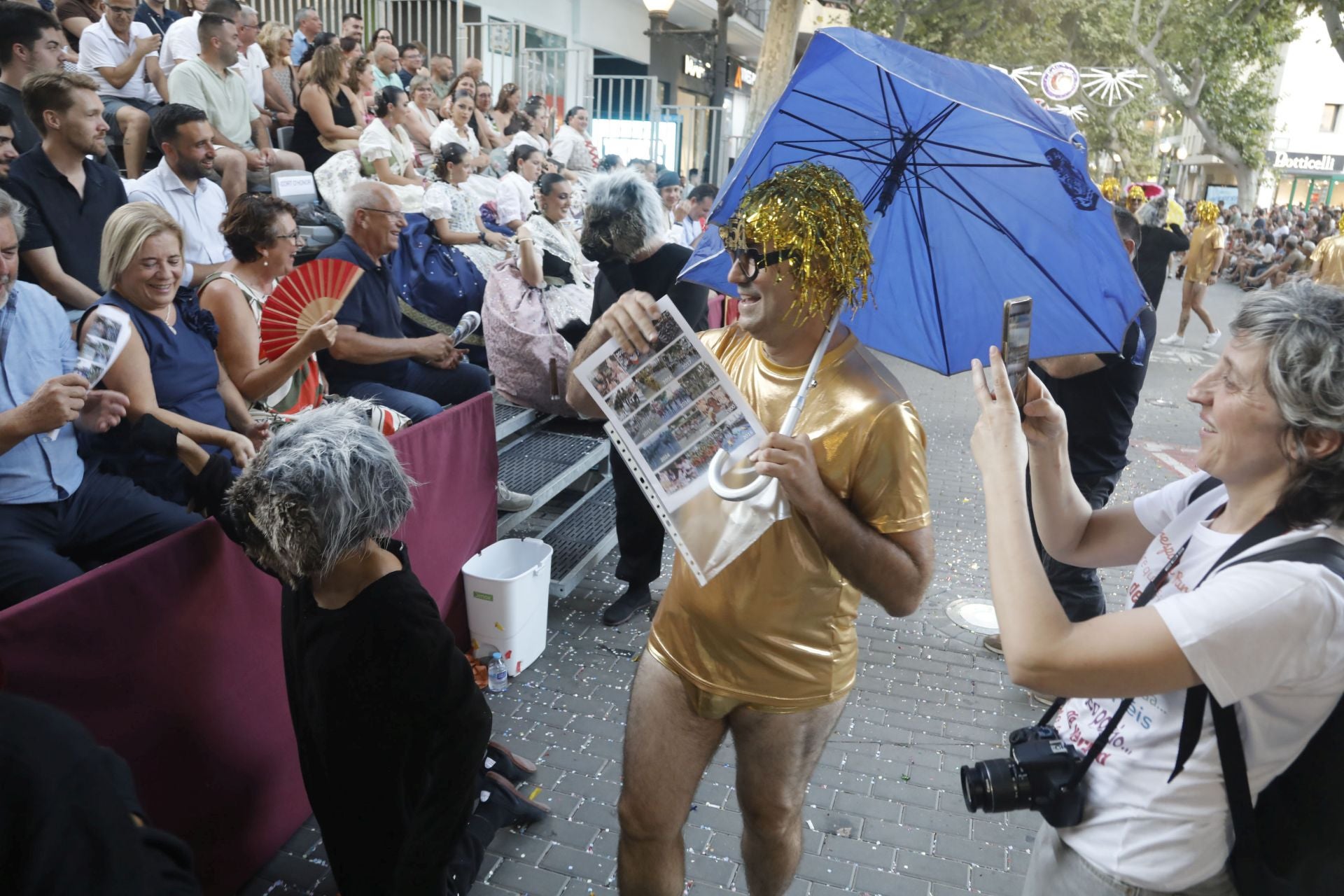 El desfile de carrozas de Dénia, en imágenes