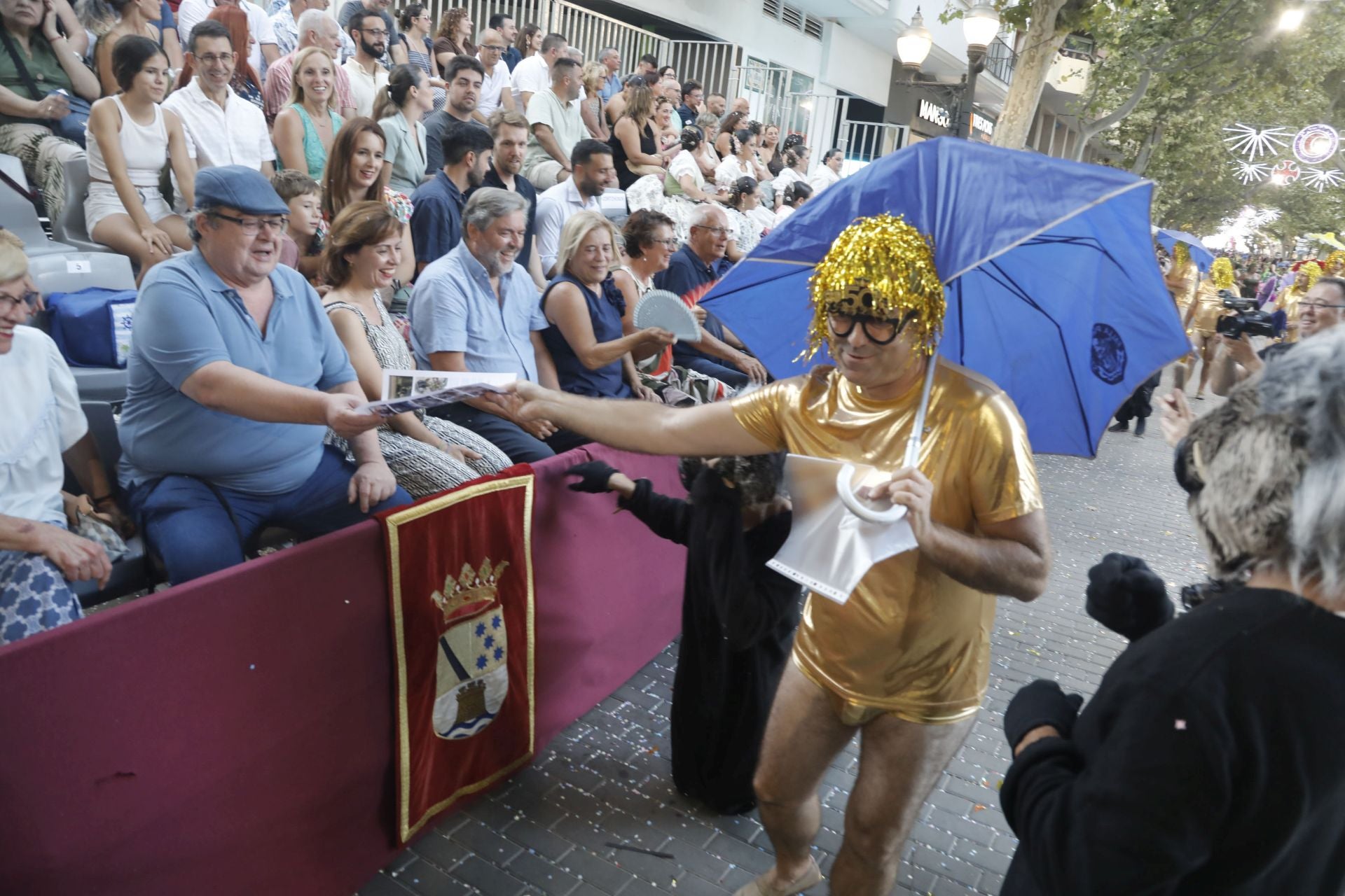 El desfile de carrozas de Dénia, en imágenes