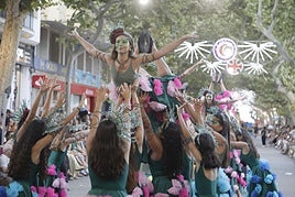 El desfile de carrozas de Dénia, en imágenes