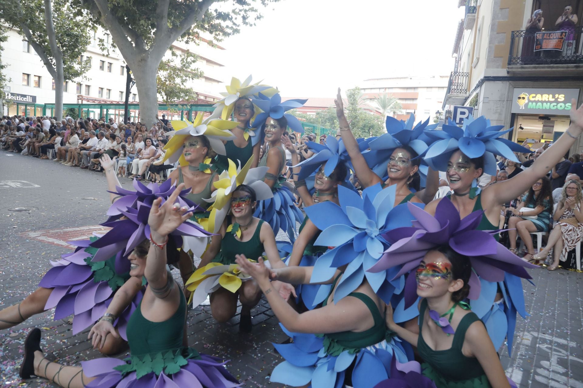 El desfile de carrozas de Dénia, en imágenes