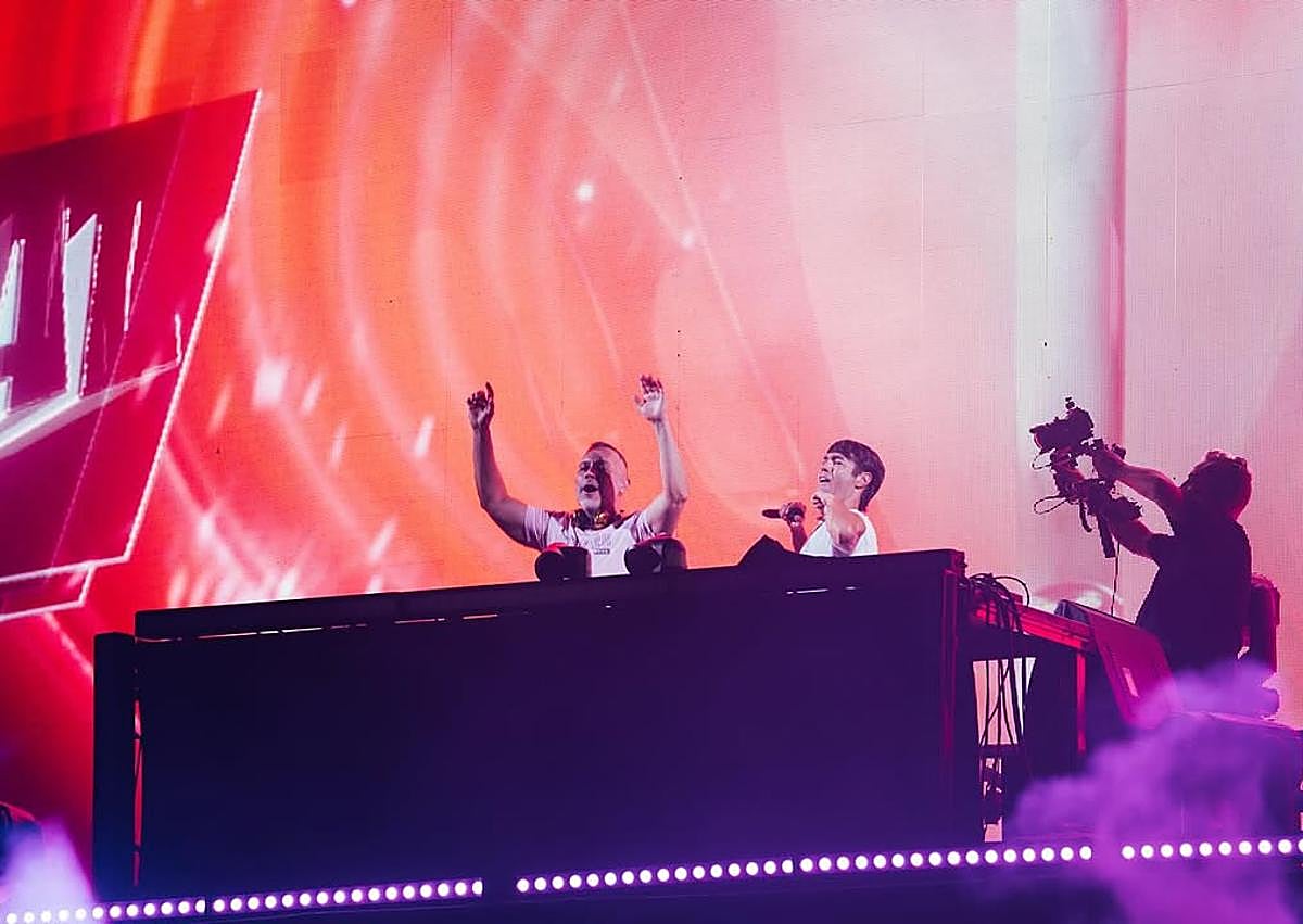 Imagen secundaria 1 - Actuaciones de Eva Martí y Marian Dacal, Jumper Brothers y Merche.