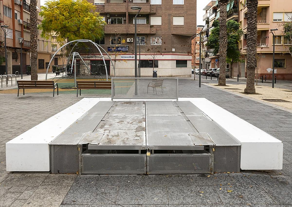 Imagen secundaria 1 - Entradas a varios refugios de Alicante: Séneca, Castellón, las Cigarreras. 