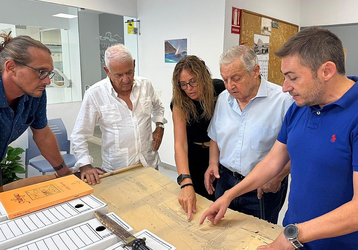 Parte de la documentación histórica donada por la familia Cruañes al Archivo Municipal de Xàbia, fundamental para reconstruir la memoria local.