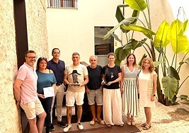 Presentación de las estatuillas de ganador.