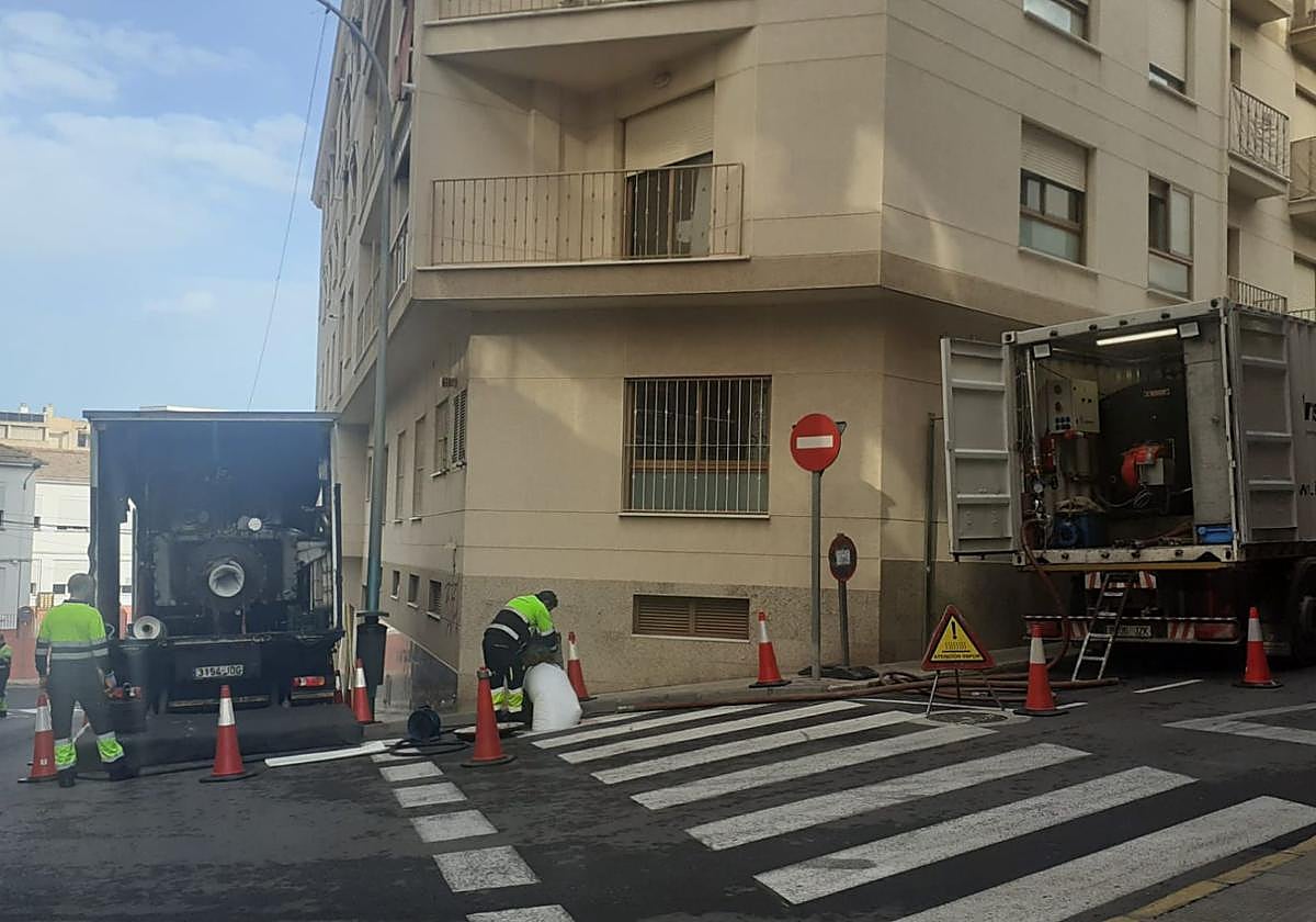 Las obras permitirán conectar a la red de alcantarillado el nuevo IES Les Salines y el CEE Gargasindi.