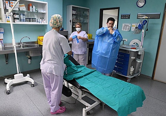 Sanitarios en el Hospital General de Alicante.