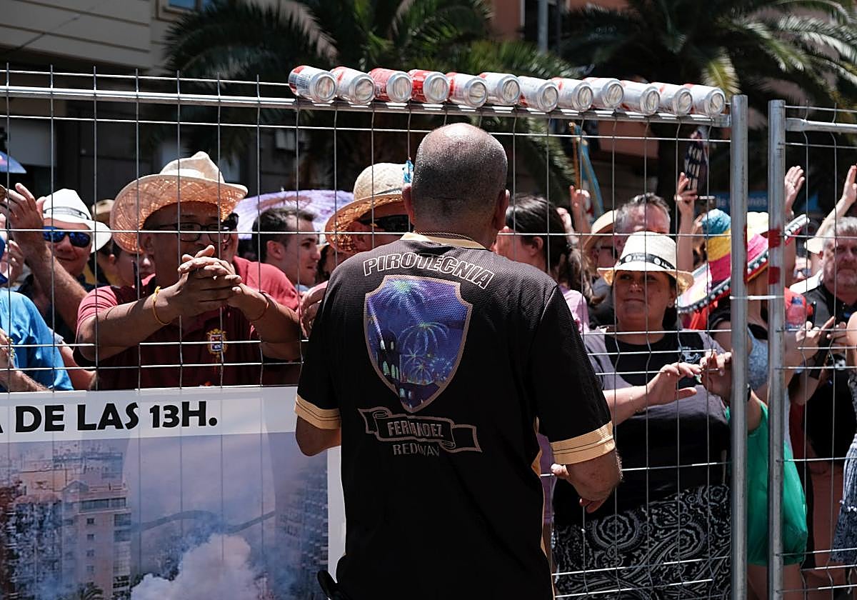 Mascletà de la Pirotecnia Ferrández en Luceros.