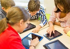 La inversión en tecnología educativa se destina principalmente a portátiles y tabletas.