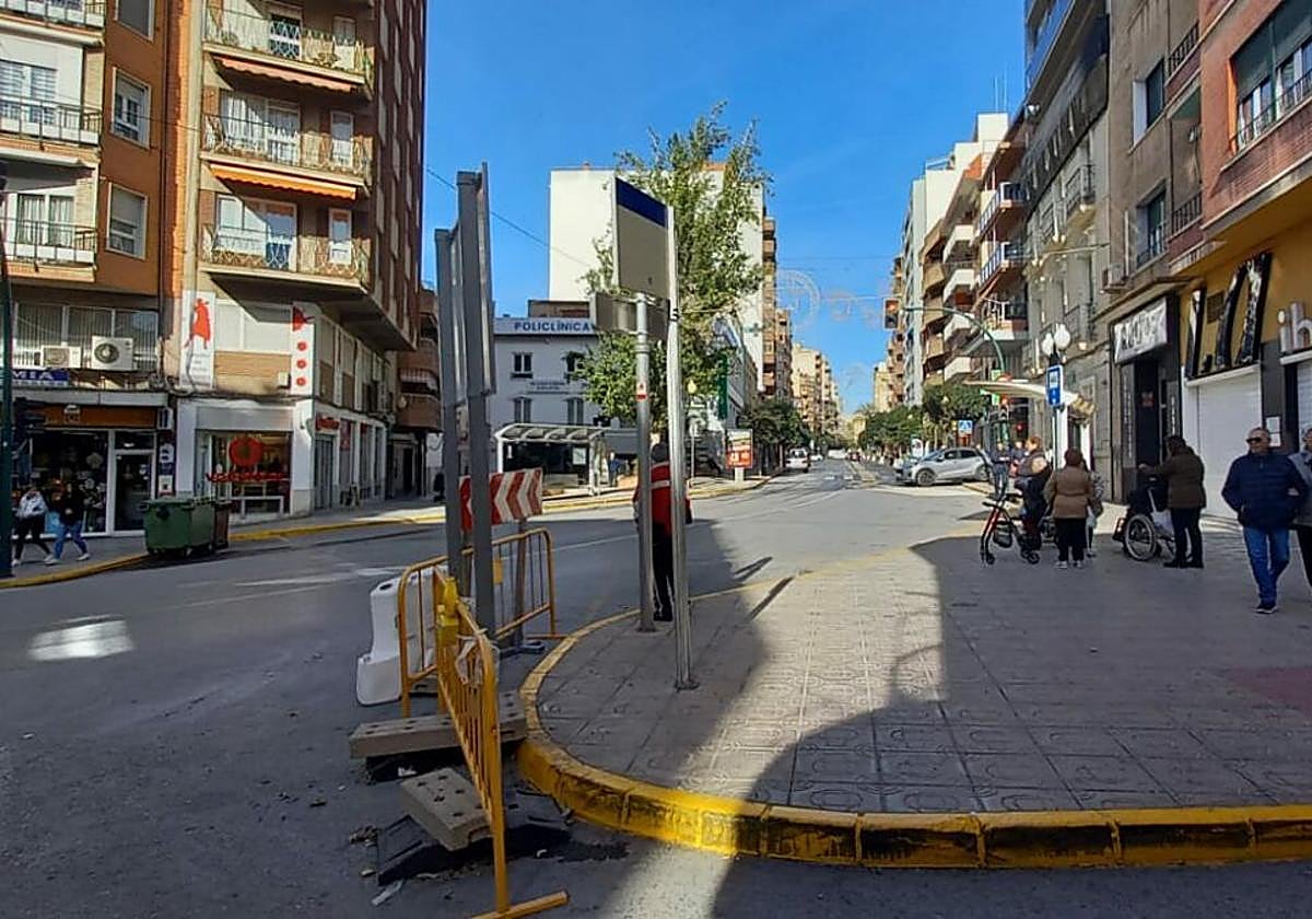 Cortes en la Avenida de la Constitución en Villena.