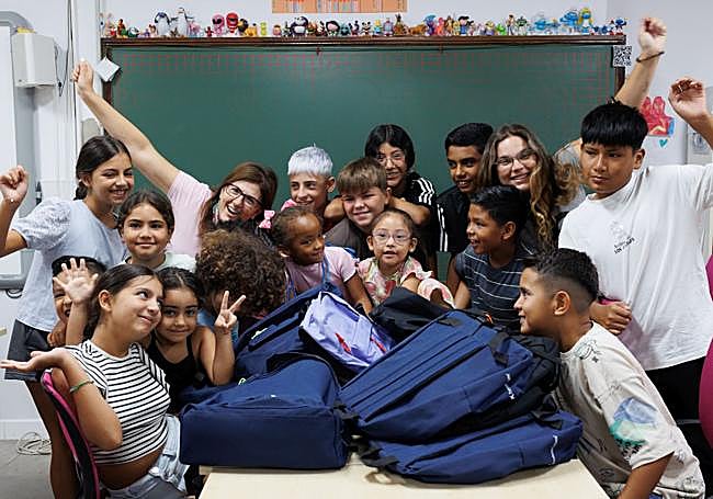 CaixaProinfancia acompaña a más de 100 menores de familias vulnerables en Alicante.