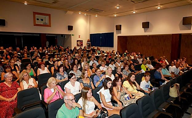 Espectadores congregados en la jornada inuagural del festival.