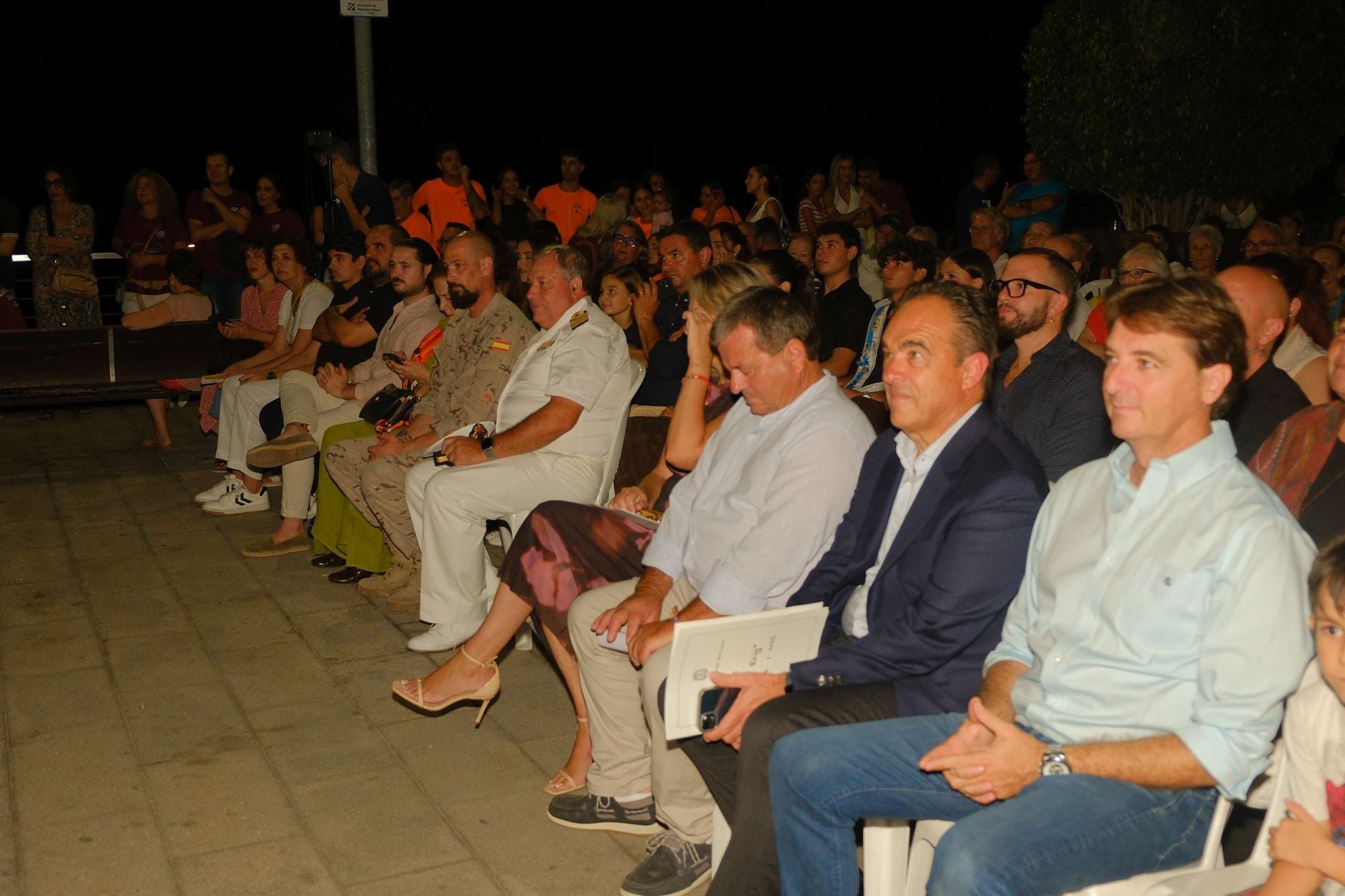 El pregón y el engalanado de calles marcan el inicio de las fiestas del Raval Roig